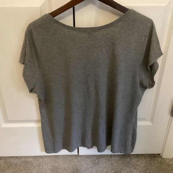 Ladies Gray “Love and Be Loved” Graphic Tee Size XXL - Picture 3 of 6